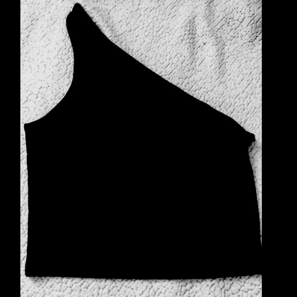 black cropped tank